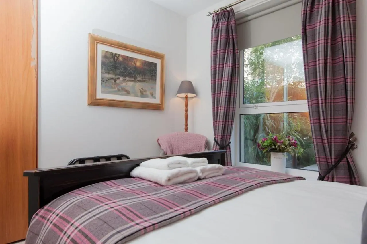 אדינבורו Holyrood Residence - Luxury Apartment With Parking בריטניה