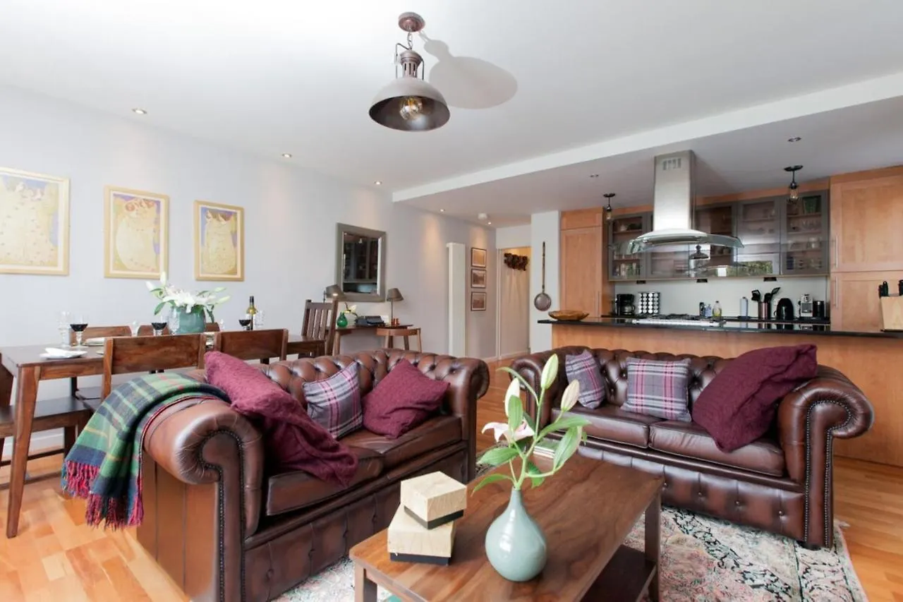 Holyrood Residence - Luxury Apartment With Parking location