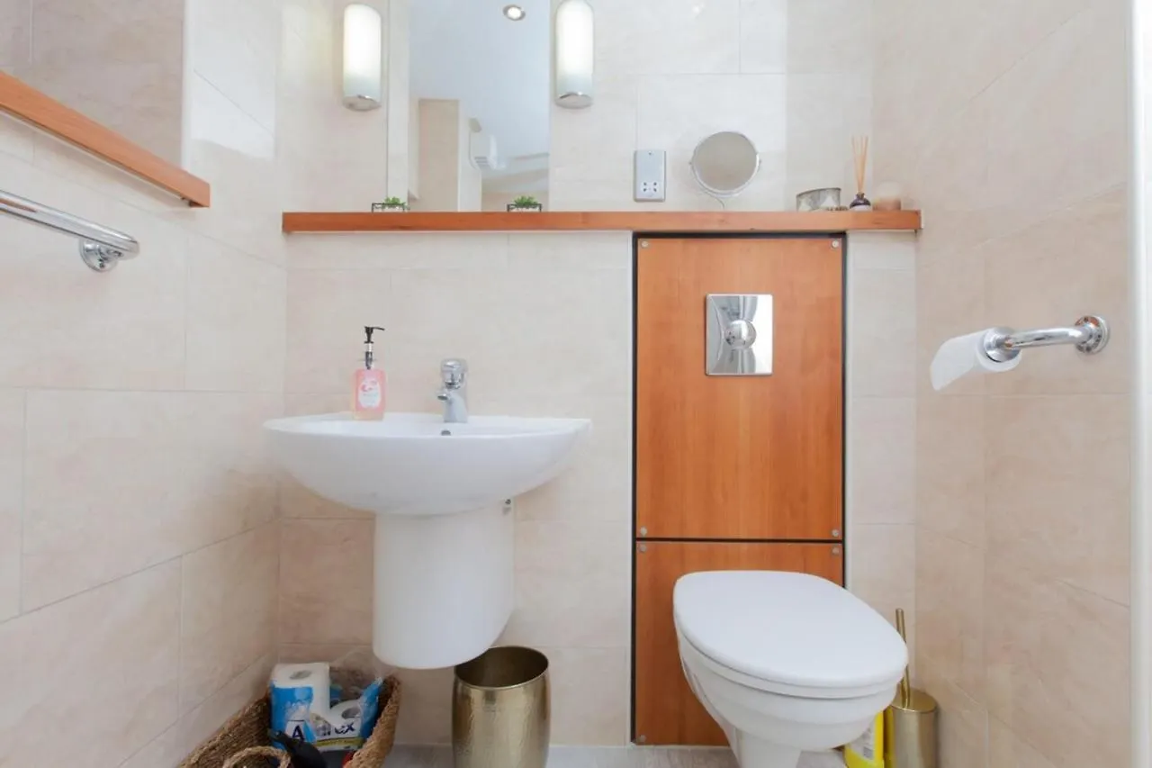 אדינבורו Holyrood Residence - Luxury Apartment With Parking