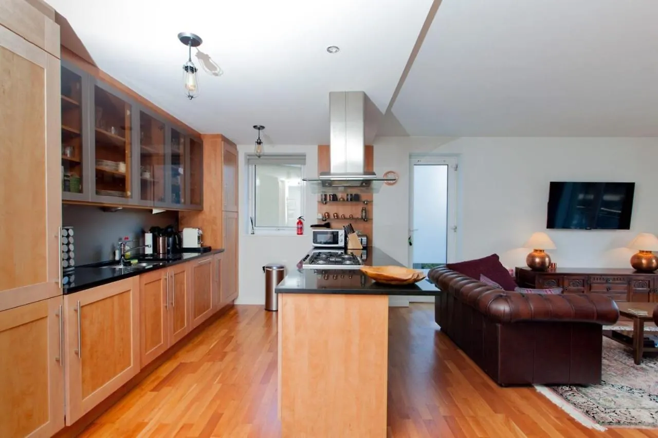 אדינבורו Holyrood Residence - Luxury Apartment With Parking 0*,