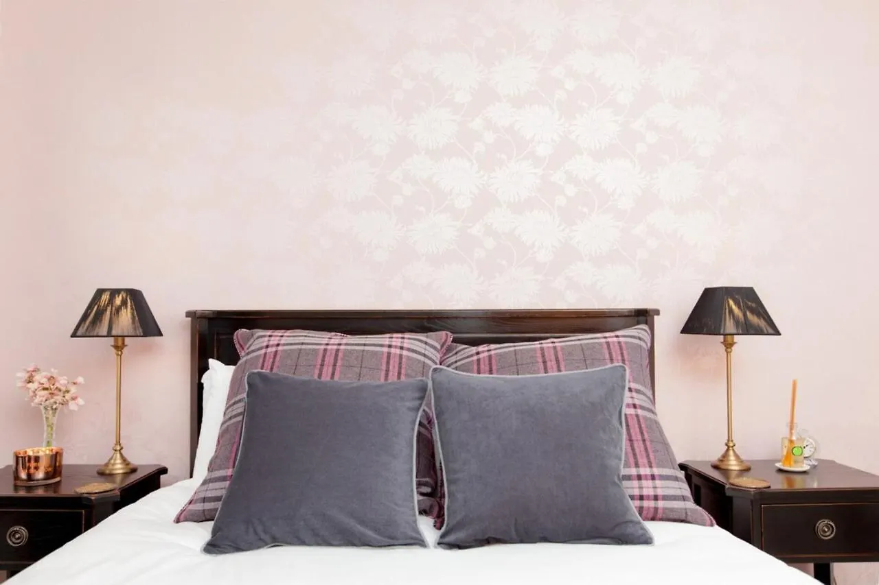 Holyrood Residence - Luxury Apartment With Parking Edimburgo Regno Unito