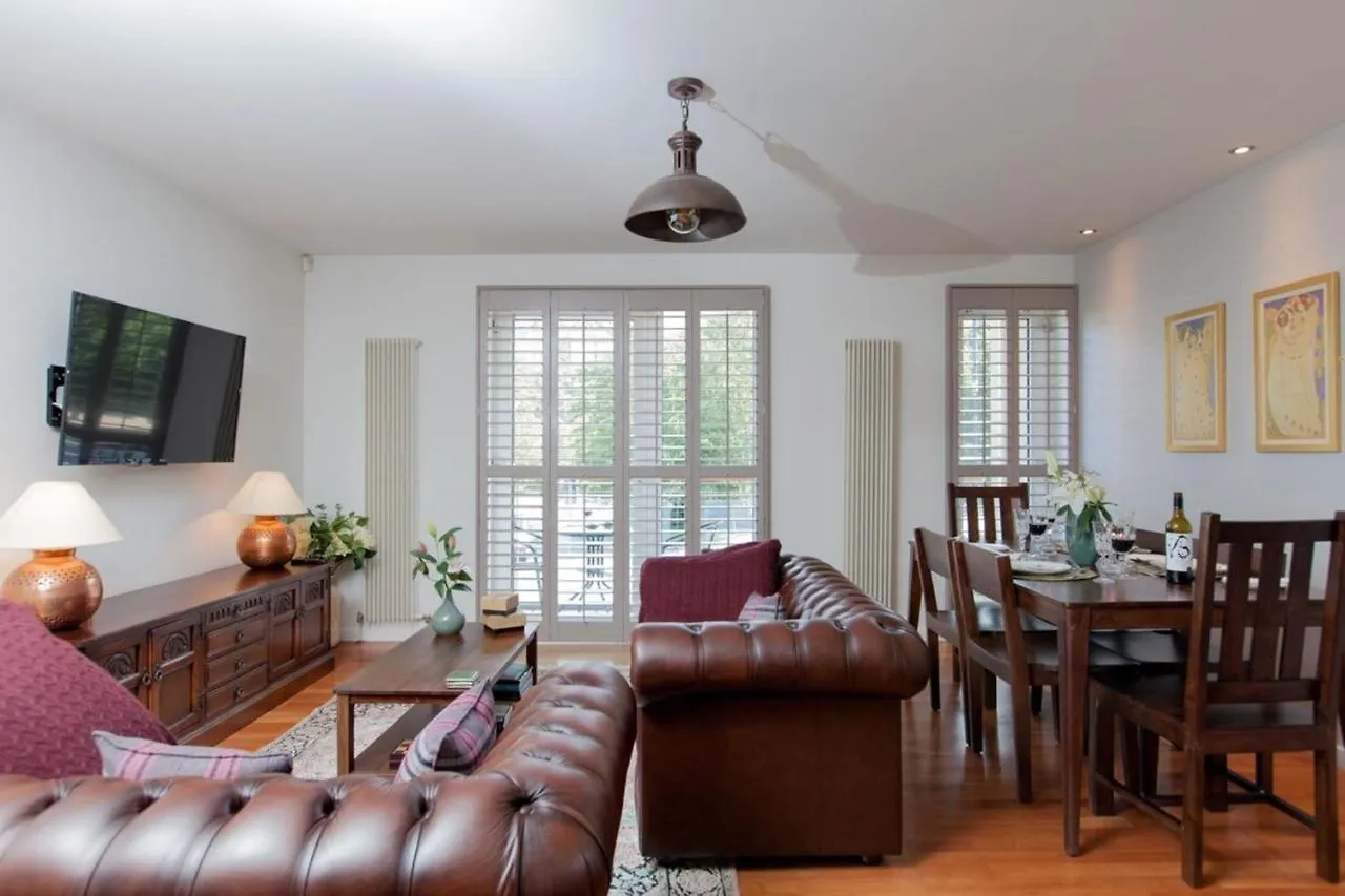 Holyrood Residence - Luxury Apartment With Parking Edimburgo 0*,  Regno Unito